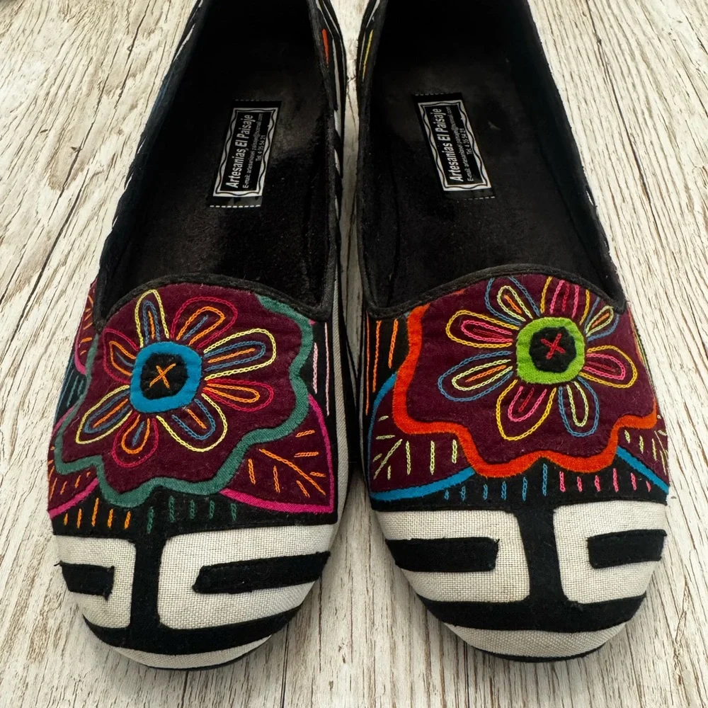 Artesanías El Paisaje Artisanal Handmade Colombian Embroidered Slip On Shoes 39